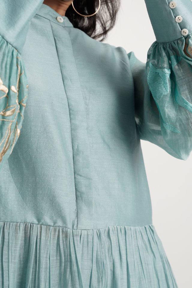 Close-up of the Aqua Abe 2.0 band collar, concealed placket and micro-gathered peplum