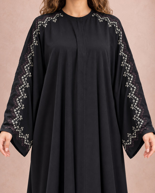 عباية ستار نيدا مطرزة مع إيشارب بلون أسود