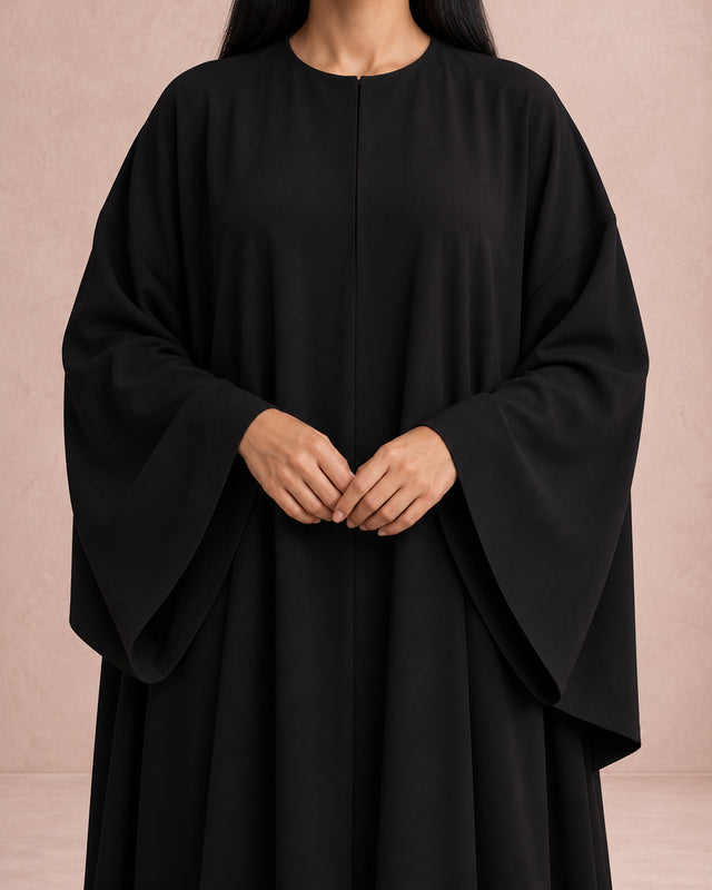 عباية كريب سادة بقصة الفراشة بلون أسود