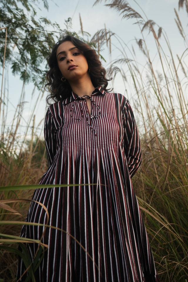 Akari Striped Dress - Black - Mizyana