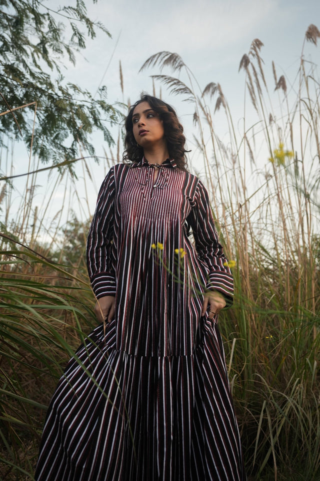 Akari Striped Dress - Black - Mizyana