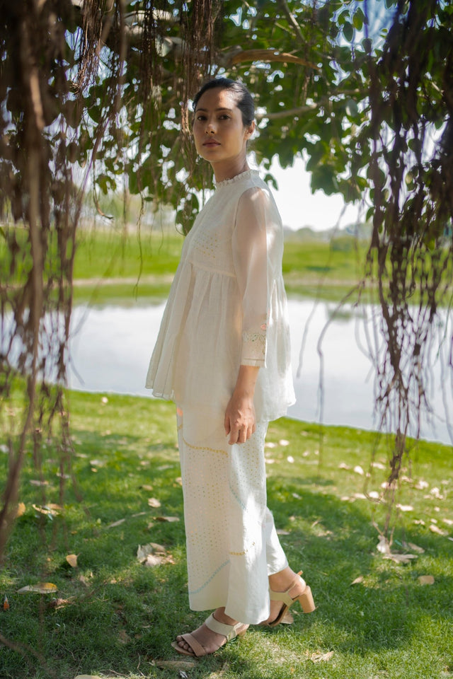 Ivory Applique Sleeve Top - Shirt - Mizyana