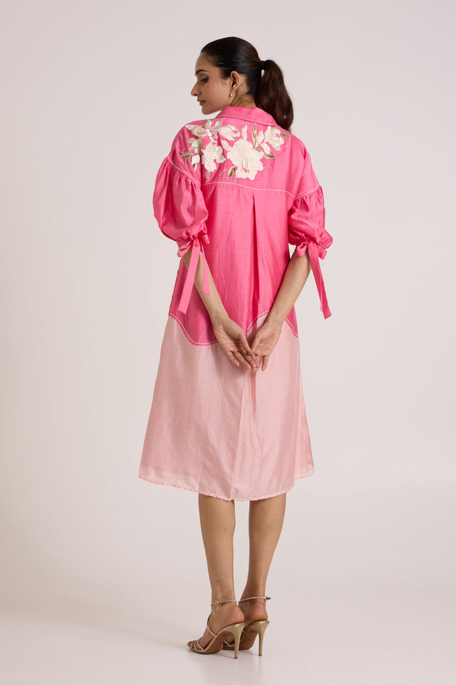Jay pink Avina midi dress with hands behind the back, back view showing the sleeve ties