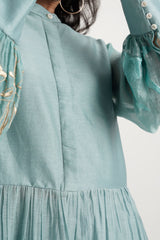 Close-up of the Aqua Abe 2.0 band collar, concealed placket and micro-gathered peplum
