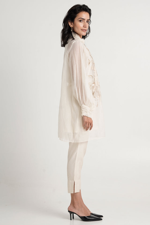Alba ivory beach tunic set with balloon sleeves and slim ankle pants, side view