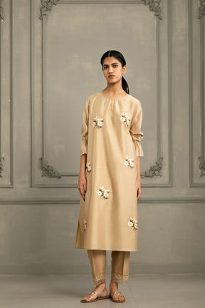 Beige Chanderi Embroidered Tunic Set In Silk Chanderi With Scalloped Organza Dupatta - Two-Piece Set - Mizyana