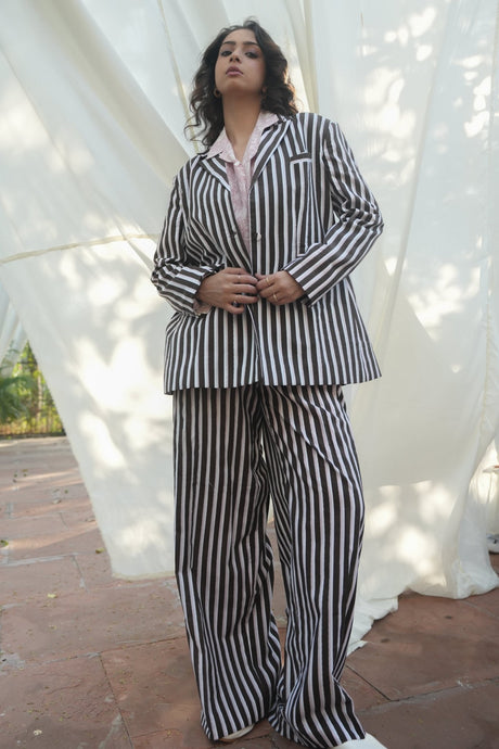 Eira Double-Buttoned Blazer - Blazer - Mizyana