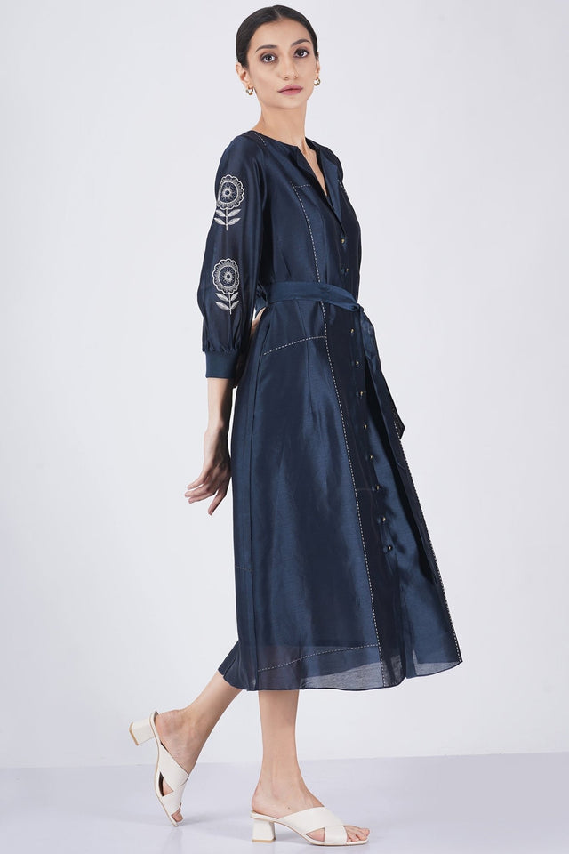 Embroiderd sleeve front open dress - Dress - Mizyana