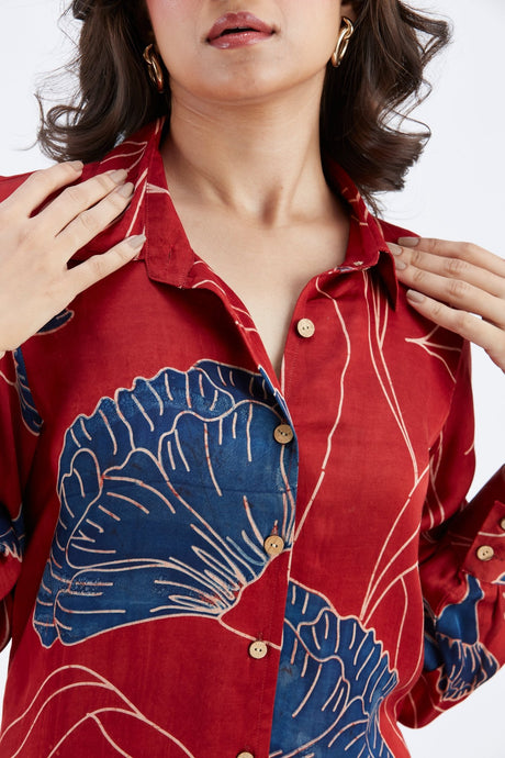 Close-up of the Zae Red dress collar, buttons and navy floral print