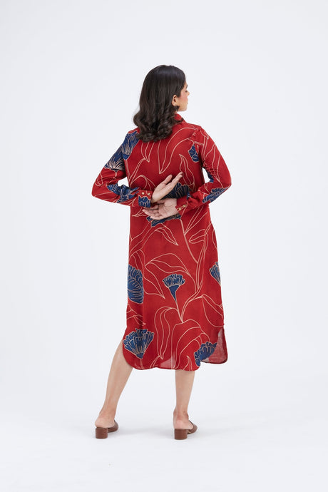 Back view of the red Zae dress with hands clasped showing the floral print