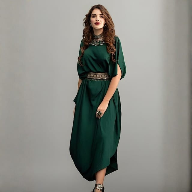 قفطان درابيه بلون أخضر زمردي
