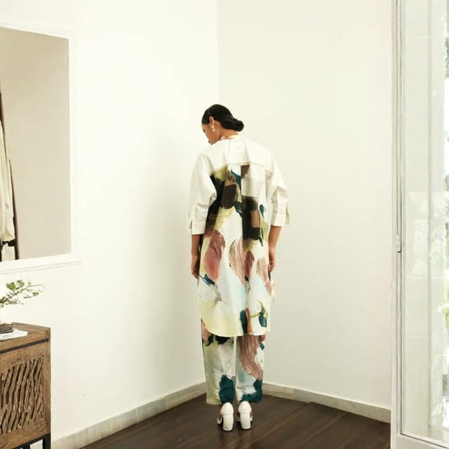 بنطلون مون بلوم بقصّة ضيقة من الأسفل