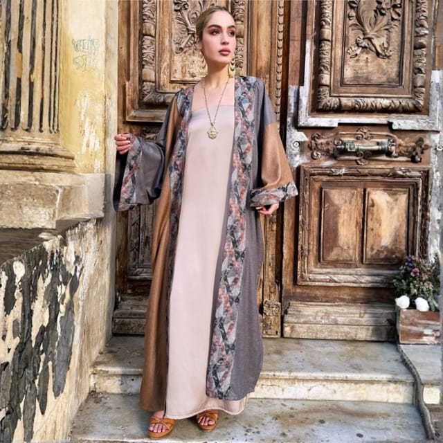 عباية بنية من الكتان والقطن