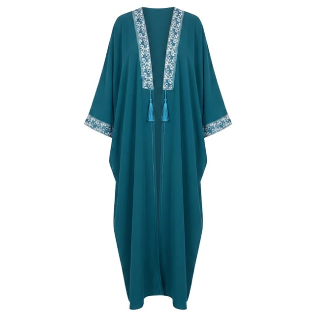 عباية كريب مزيّنة بتفاصيل أزهار