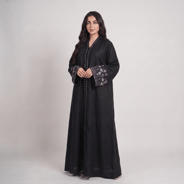 عباية كتان مطرزة باللؤلؤ