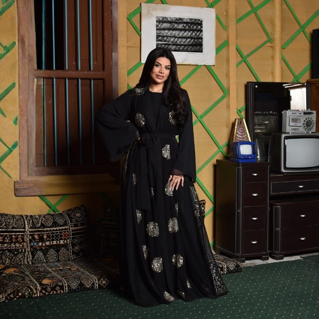 قفطان ذهب باللون الأسود قفطان ذهب باللون الأسود